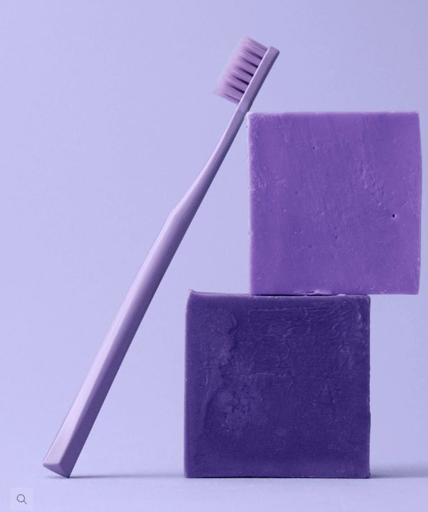 The Humble Co. itin minkštas dantų šepetėlis 7K violetinis– augalinės kilmės