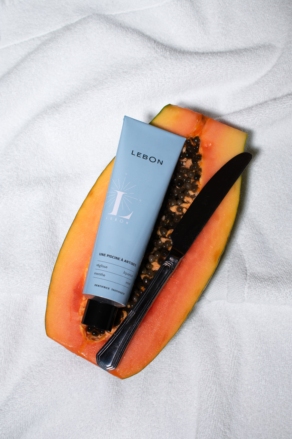 Lebon Une Piscine à Antibes – dantų pasta kasdienei priežiūrai