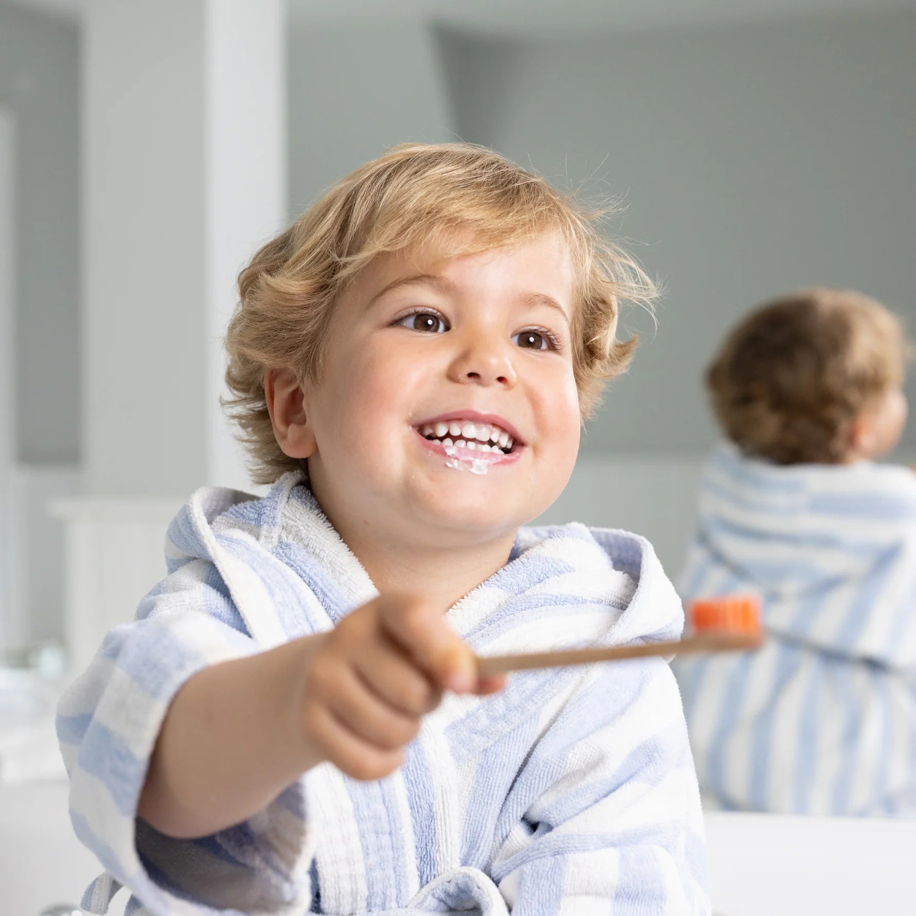 Georganics vaikiška mineralinė dantų pasta su hidroksiapatitu – braškių, be fluoro